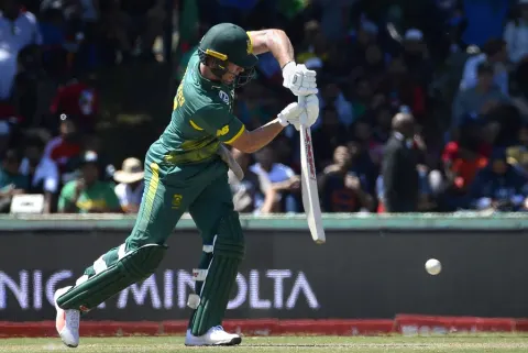 High elbow punch straight down the ground by AB de villiers